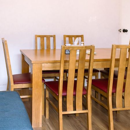 Nice 4 Bedroom Apartment Near City Centre 2-Min Walk To Metro !! Business & Family Friendly!! 런던 외부 사진