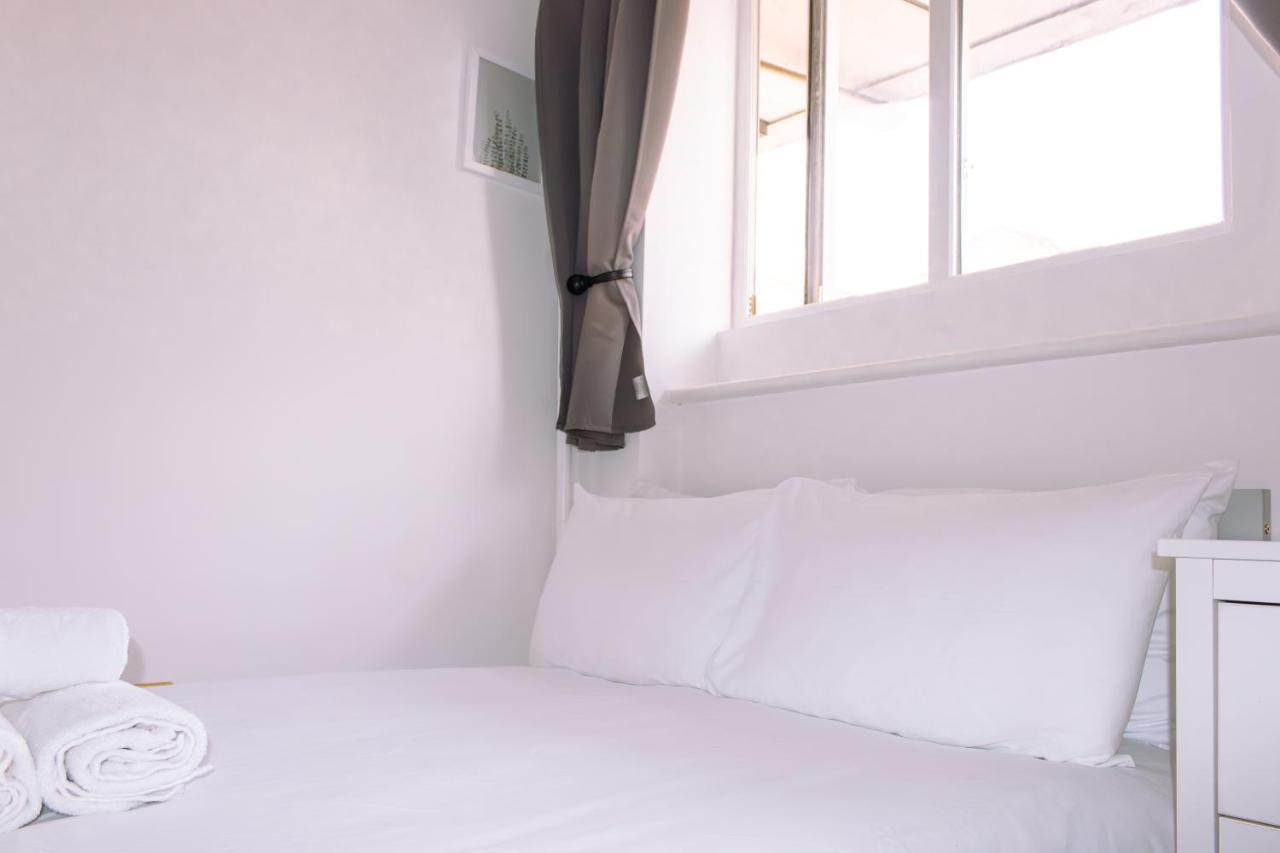 Nice 4 Bedroom Apartment Near City Centre 2-Min Walk To Metro !! Business & Family Friendly!! 런던 외부 사진