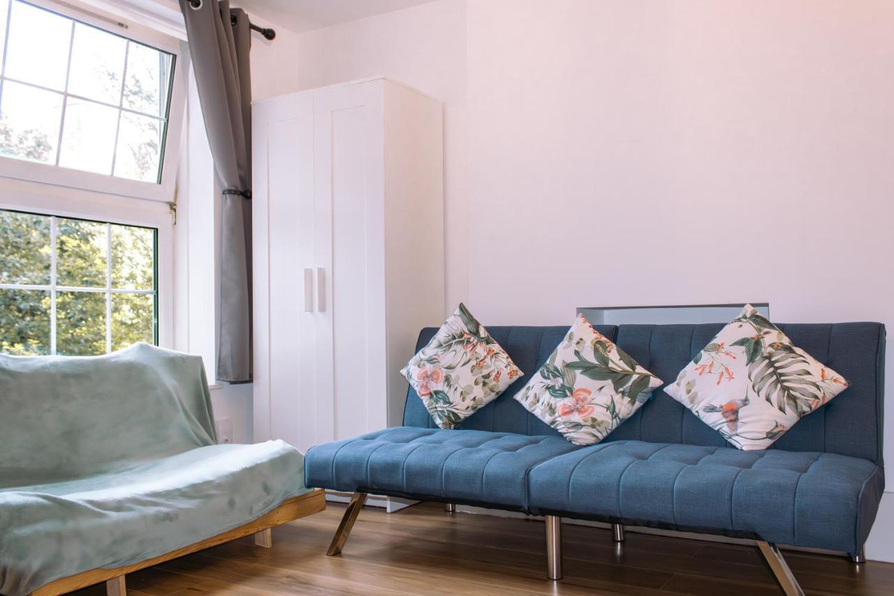 Nice 4 Bedroom Apartment Near City Centre 2-Min Walk To Metro !! Business & Family Friendly!! 런던 외부 사진