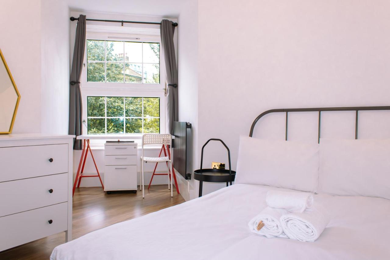 Nice 4 Bedroom Apartment Near City Centre 2-Min Walk To Metro !! Business & Family Friendly!! 런던 외부 사진