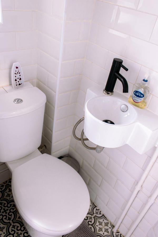 Nice 4 Bedroom Apartment Near City Centre 2-Min Walk To Metro !! Business & Family Friendly!! 런던 외부 사진