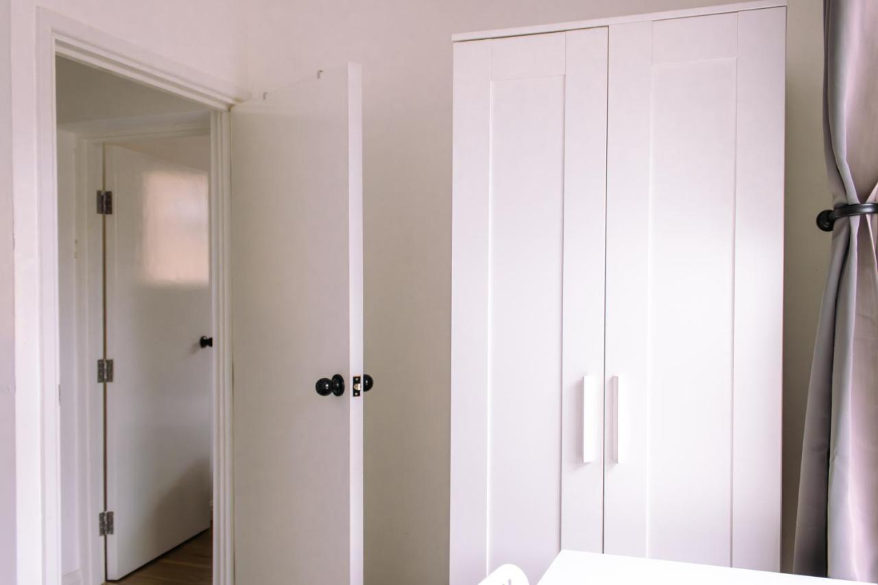 Nice 4 Bedroom Apartment Near City Centre 2-Min Walk To Metro !! Business & Family Friendly!! 런던 외부 사진