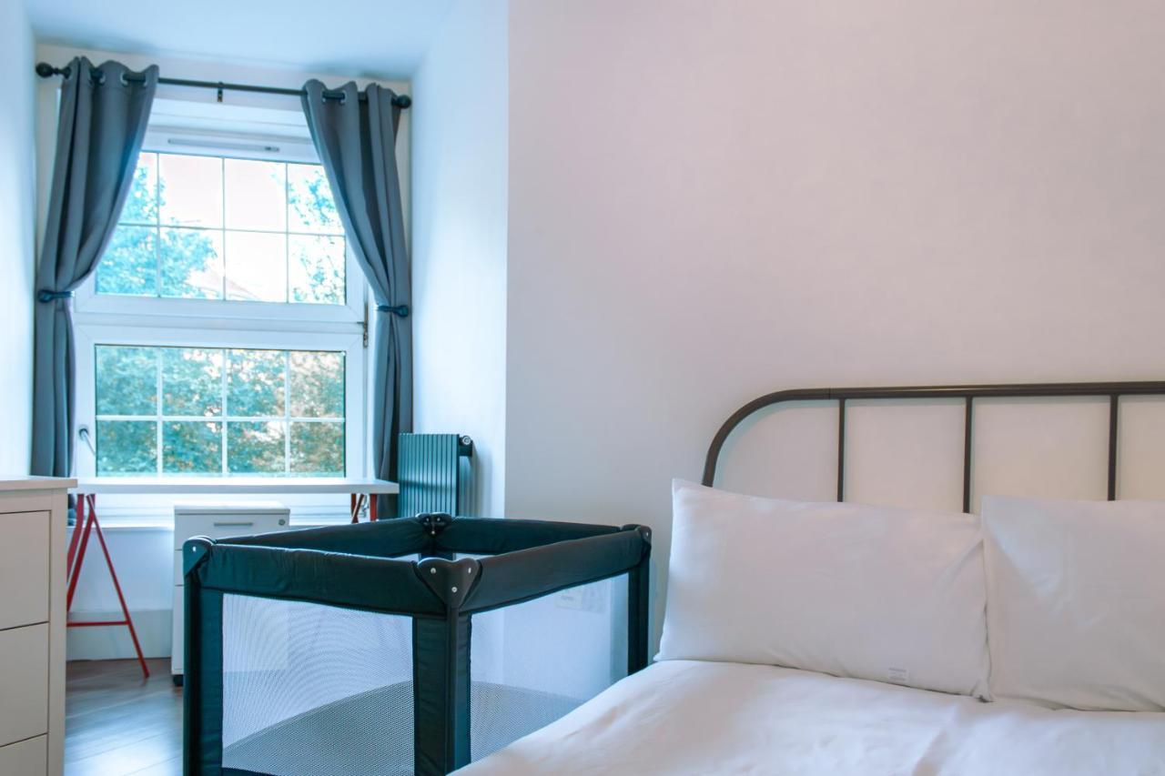 Nice 4 Bedroom Apartment Near City Centre 2-Min Walk To Metro !! Business & Family Friendly!! 런던 외부 사진