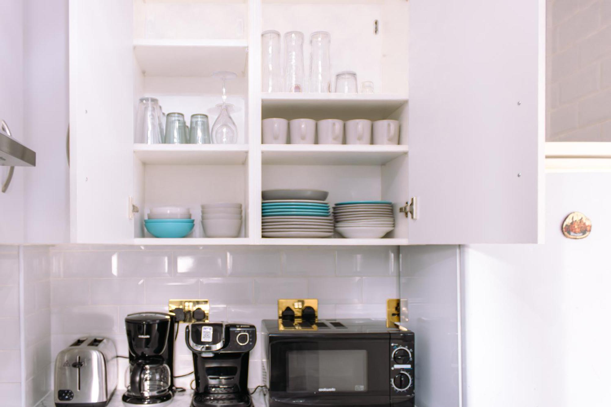 Nice 4 Bedroom Apartment Near City Centre 2-Min Walk To Metro !! Business & Family Friendly!! 런던 외부 사진